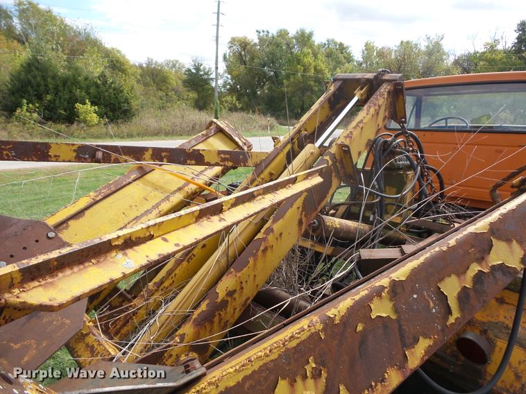image for item L4424 1974 Ford F600 truck with tree spade