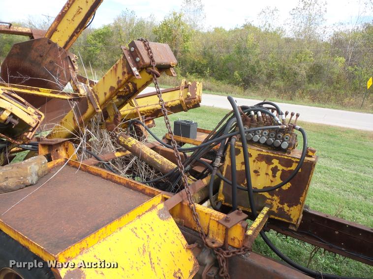 image for item L4424 1974 Ford F600 truck with tree spade