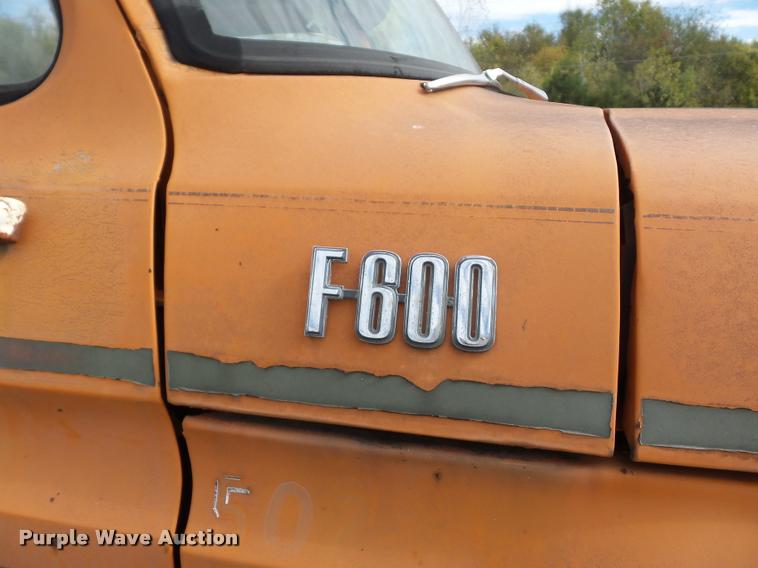 image for item L4424 1974 Ford F600 truck with tree spade