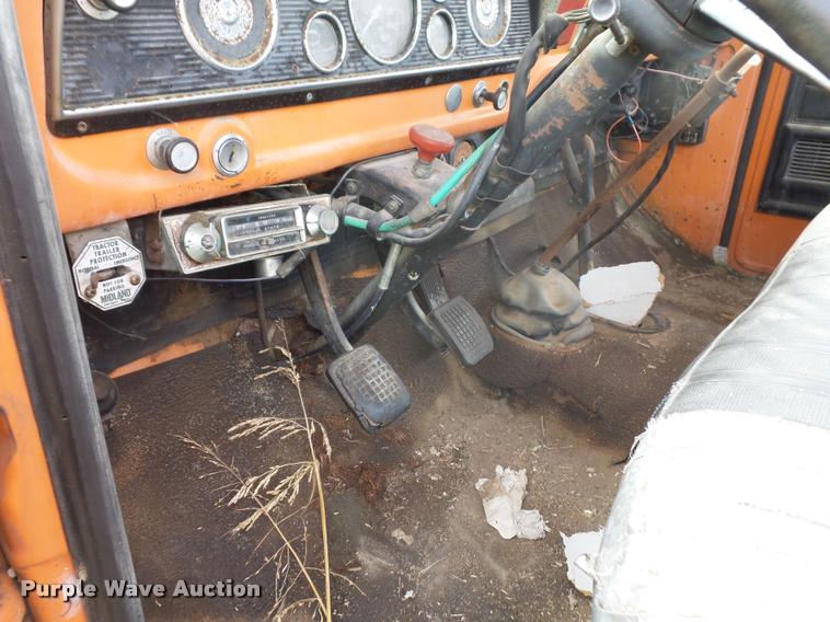 image for item L4424 1974 Ford F600 truck with tree spade