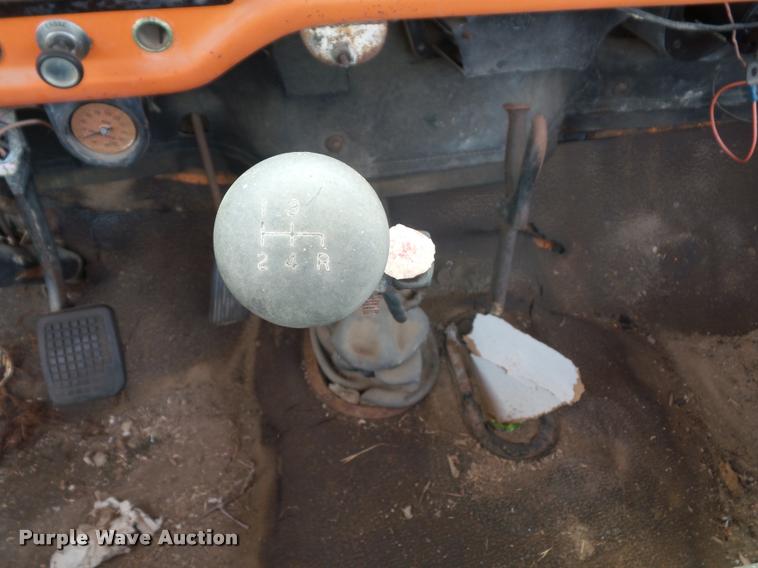 image for item L4424 1974 Ford F600 truck with tree spade