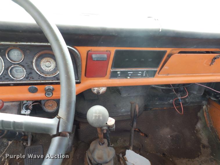 image for item L4424 1974 Ford F600 truck with tree spade