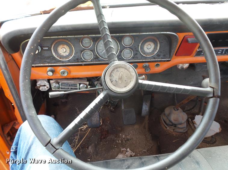 image for item L4424 1974 Ford F600 truck with tree spade