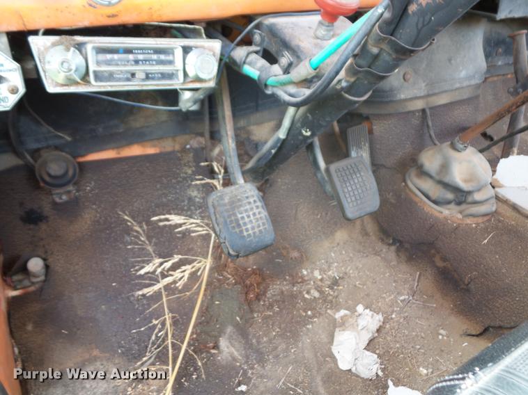 image for item L4424 1974 Ford F600 truck with tree spade