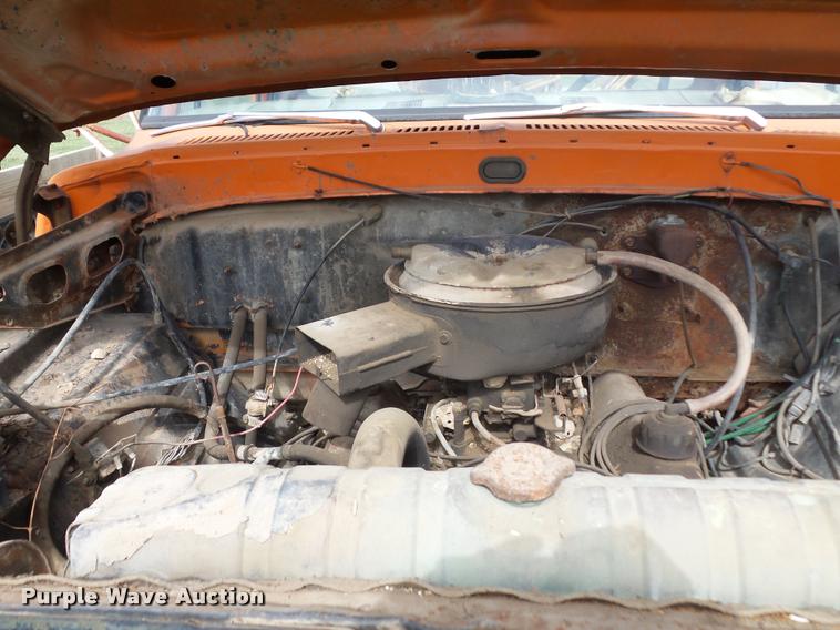 image for item L4424 1974 Ford F600 truck with tree spade