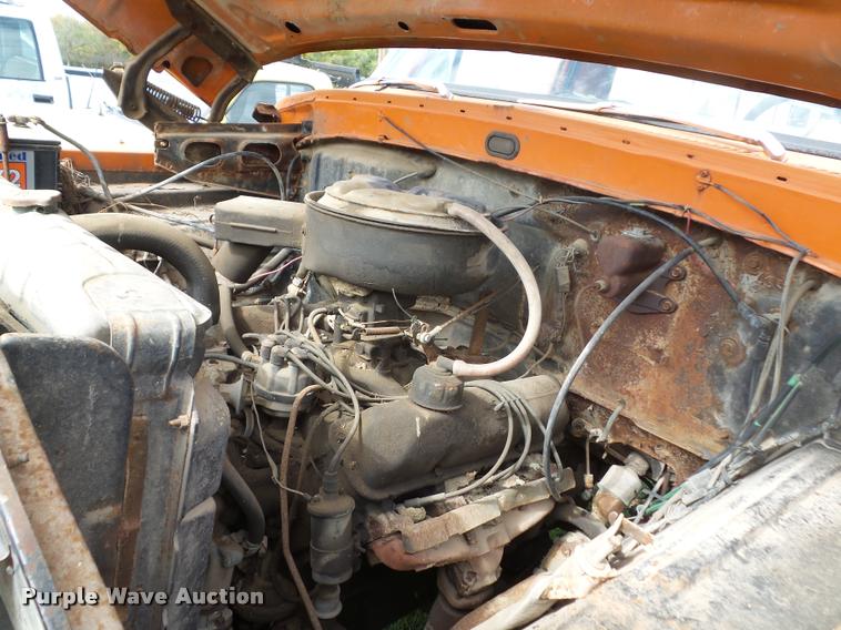 image for item L4424 1974 Ford F600 truck with tree spade