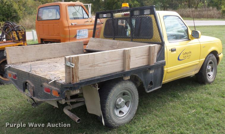 image for item L4425 1995 Ford Ranger flatbed pickup truck