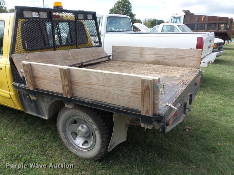 image for item L4425 1995 Ford Ranger flatbed pickup truck