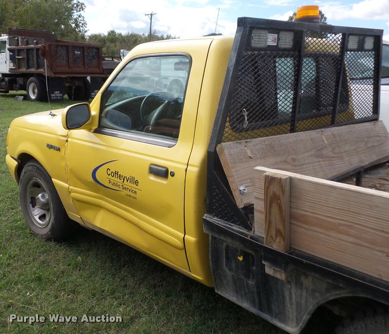 image for item L4425 1995 Ford Ranger flatbed pickup truck