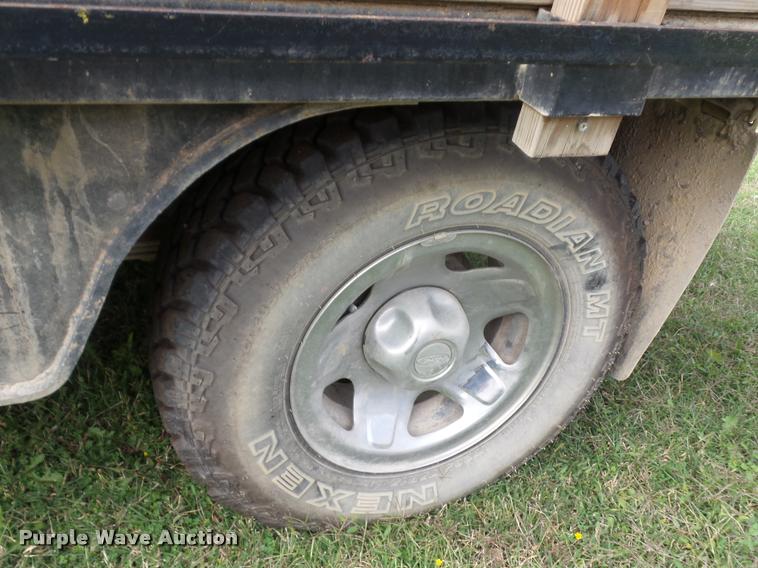 image for item L4425 1995 Ford Ranger flatbed pickup truck