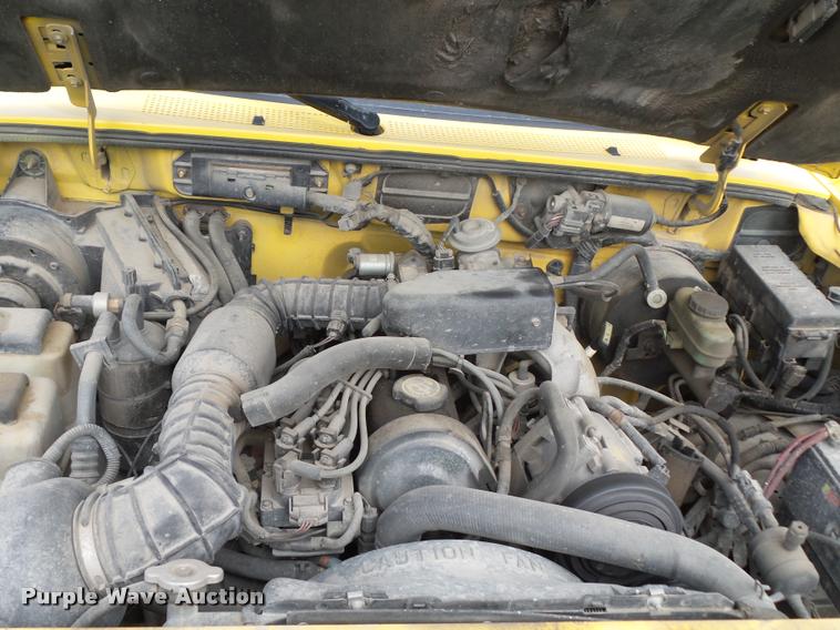 image for item L4425 1995 Ford Ranger flatbed pickup truck