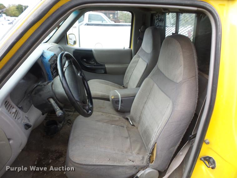 image for item L4425 1995 Ford Ranger flatbed pickup truck