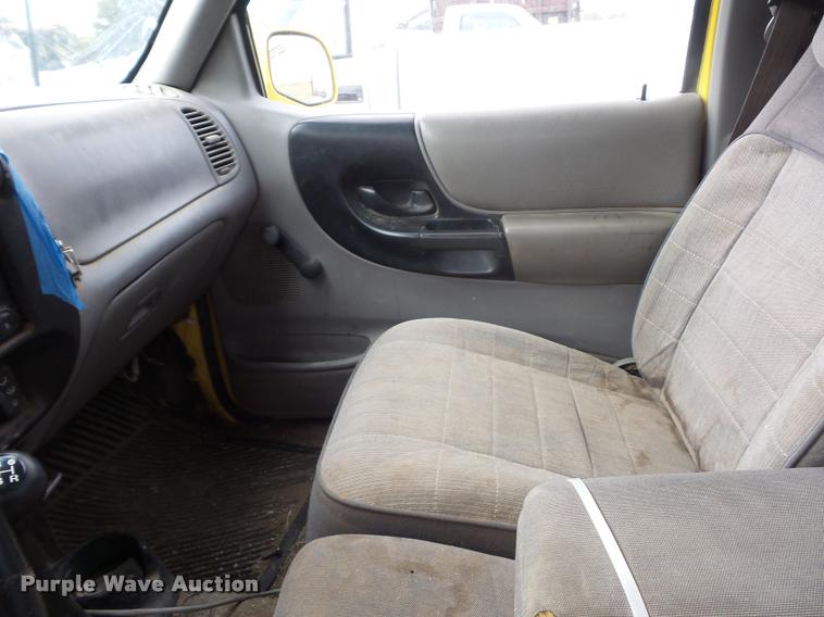 image for item L4425 1995 Ford Ranger flatbed pickup truck