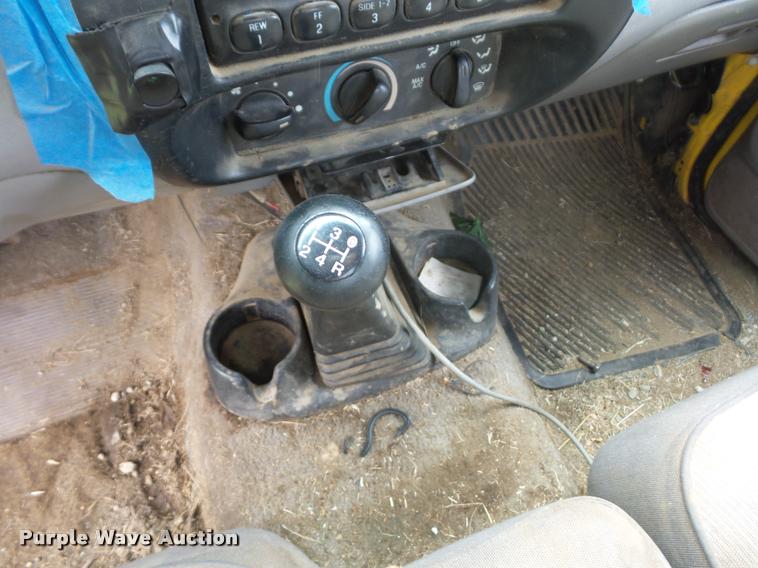 image for item L4425 1995 Ford Ranger flatbed pickup truck