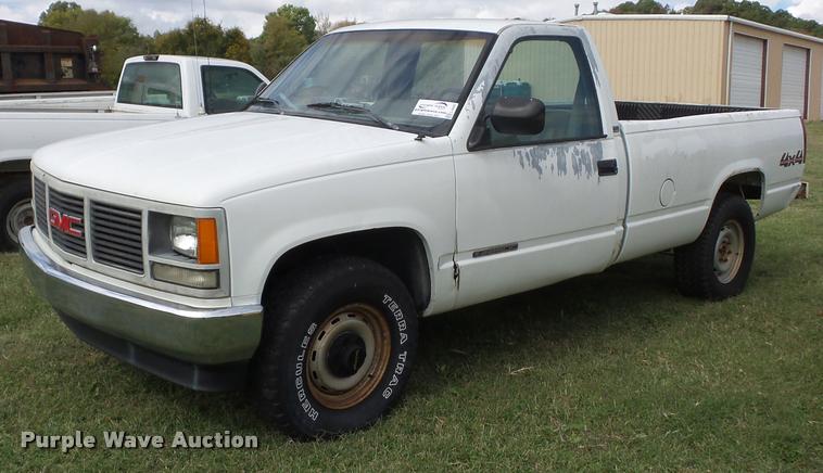 image for item L4426 1989 GMC 2500 pickup truck