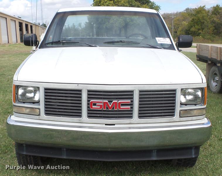 image for item L4426 1989 GMC 2500 pickup truck