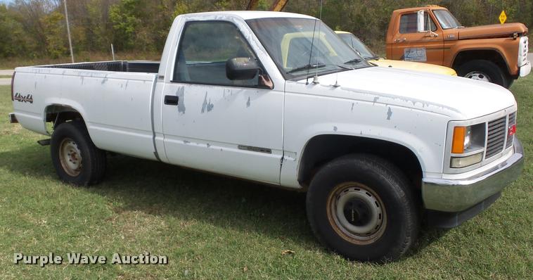 image for item L4426 1989 GMC 2500 pickup truck