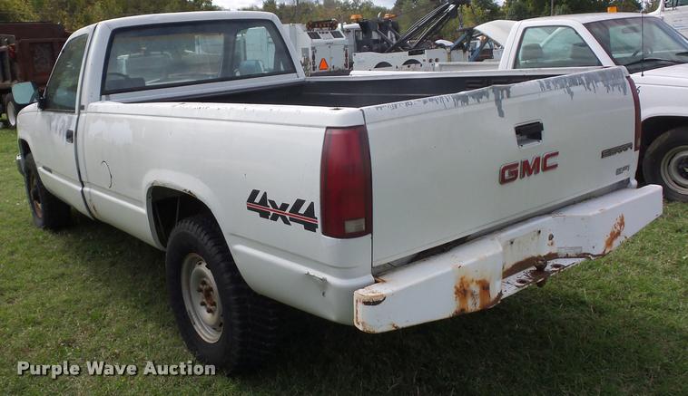 image for item L4426 1989 GMC 2500 pickup truck
