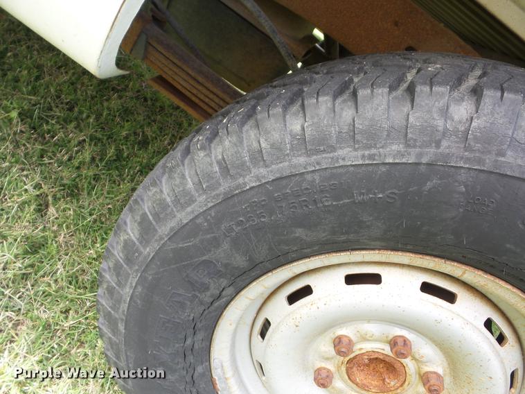 image for item L4426 1989 GMC 2500 pickup truck