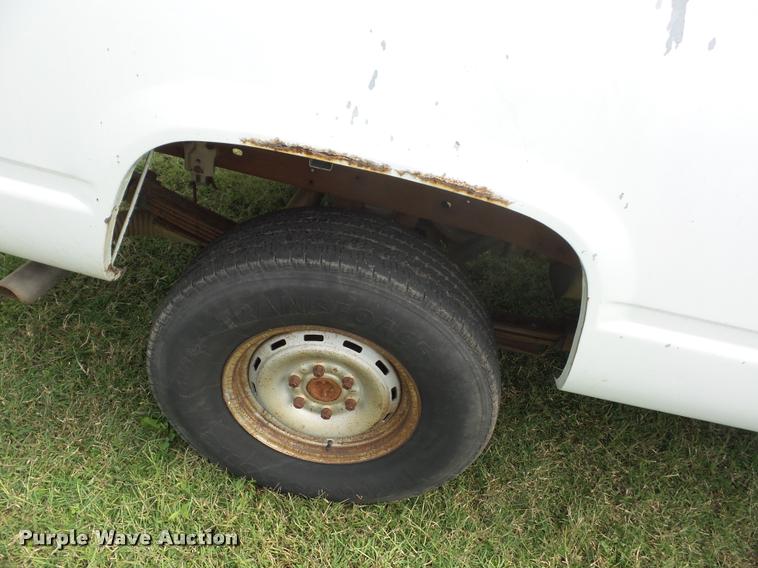 image for item L4426 1989 GMC 2500 pickup truck