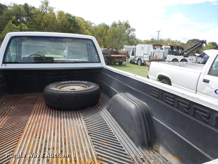 image for item L4426 1989 GMC 2500 pickup truck