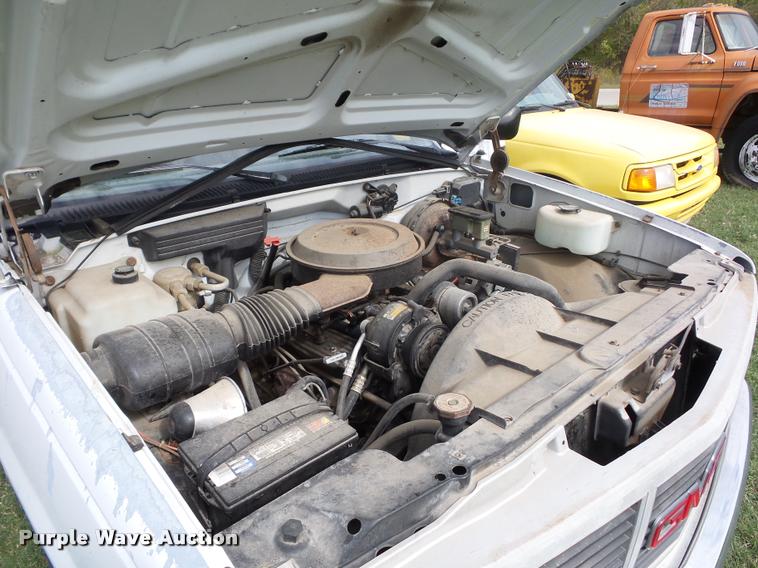 image for item L4426 1989 GMC 2500 pickup truck