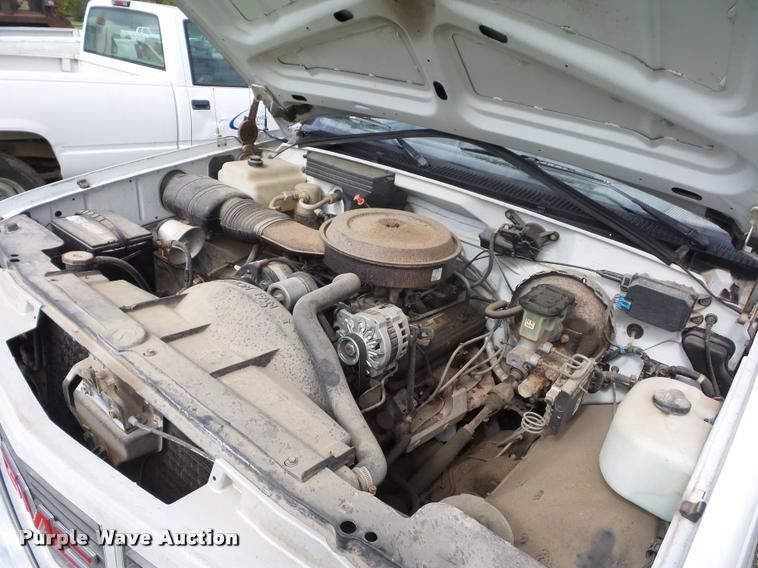 image for item L4426 1989 GMC 2500 pickup truck