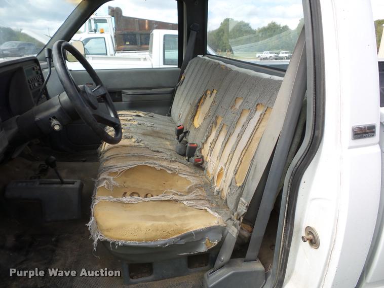 image for item L4426 1989 GMC 2500 pickup truck