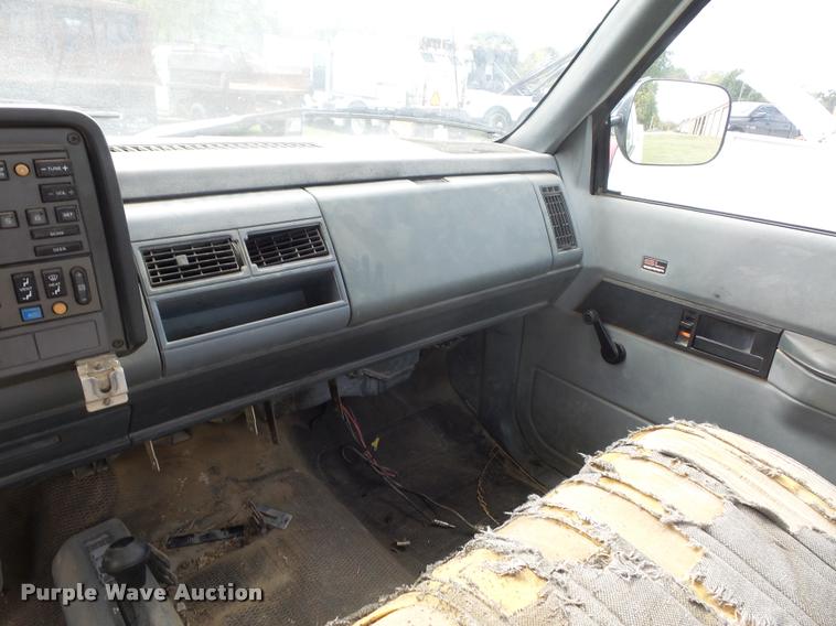 image for item L4426 1989 GMC 2500 pickup truck