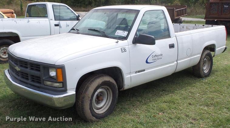 image for item L4427 1997 Chevrolet 1500 pickup truck