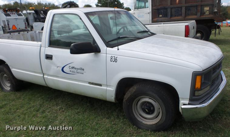 image for item L4427 1997 Chevrolet 1500 pickup truck