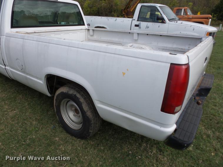 image for item L4427 1997 Chevrolet 1500 pickup truck