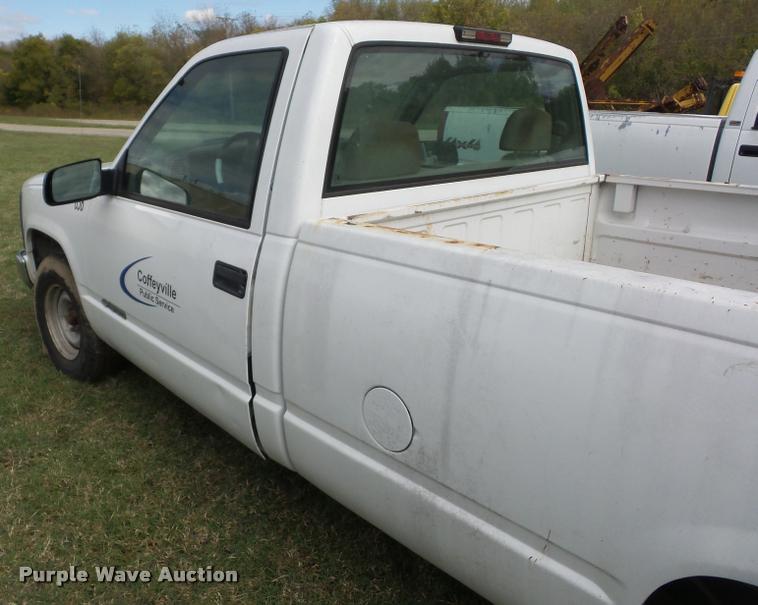 image for item L4427 1997 Chevrolet 1500 pickup truck