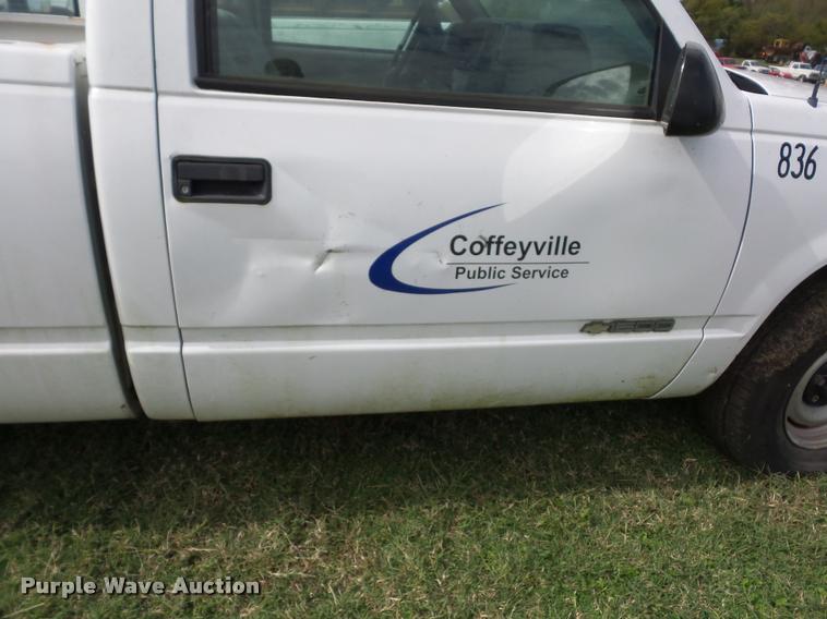 image for item L4427 1997 Chevrolet 1500 pickup truck