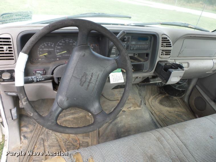 image for item L4427 1997 Chevrolet 1500 pickup truck