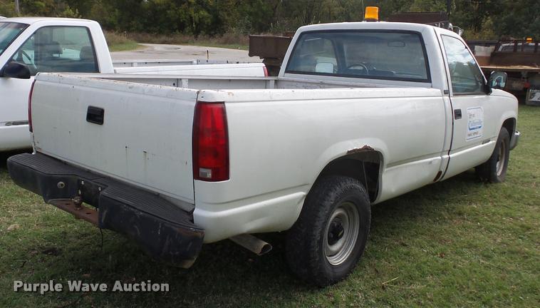 image for item L4428 1990 Chevrolet 1500 pickup truck