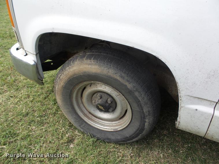 image for item L4428 1990 Chevrolet 1500 pickup truck