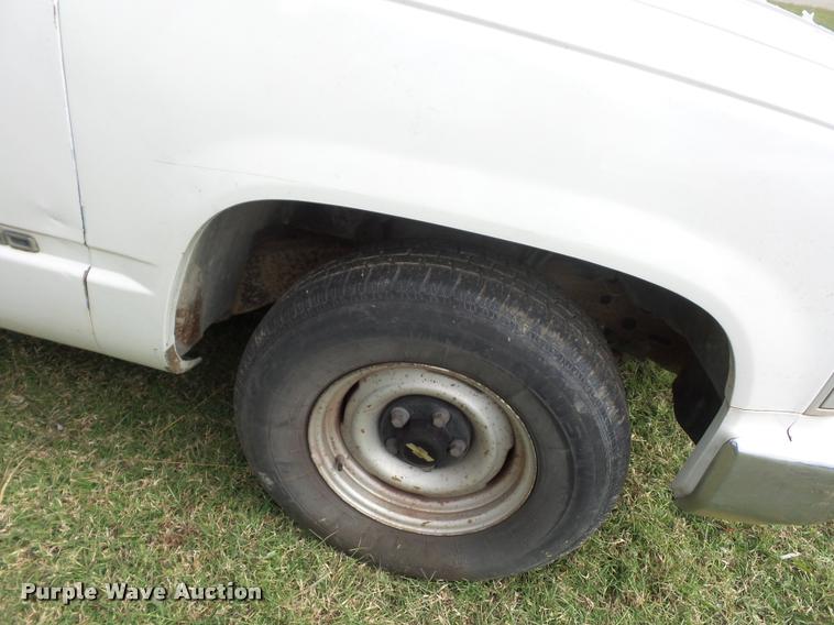 image for item L4428 1990 Chevrolet 1500 pickup truck
