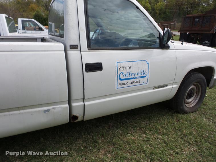 image for item L4428 1990 Chevrolet 1500 pickup truck