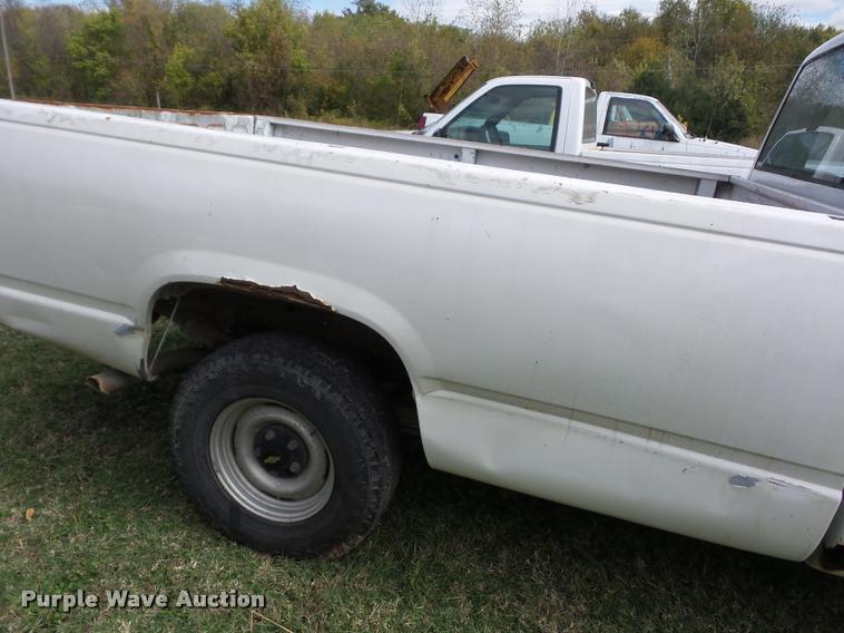 image for item L4428 1990 Chevrolet 1500 pickup truck