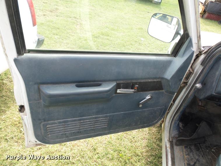 image for item L4428 1990 Chevrolet 1500 pickup truck