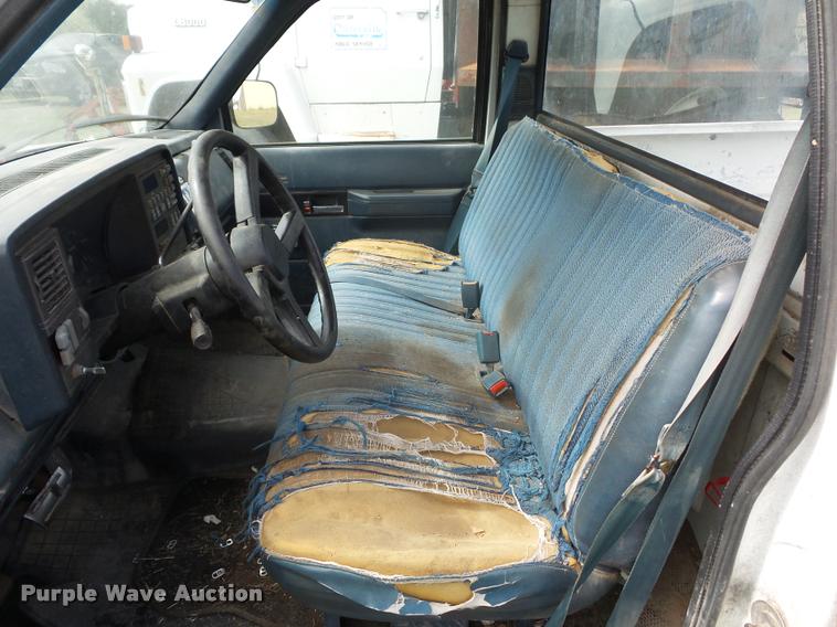 image for item L4428 1990 Chevrolet 1500 pickup truck