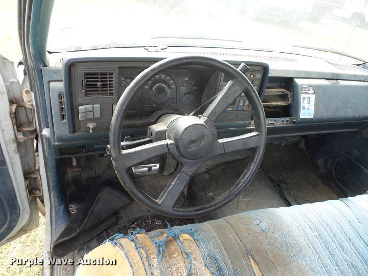 image for item L4428 1990 Chevrolet 1500 pickup truck