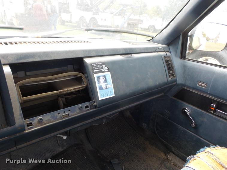 image for item L4428 1990 Chevrolet 1500 pickup truck