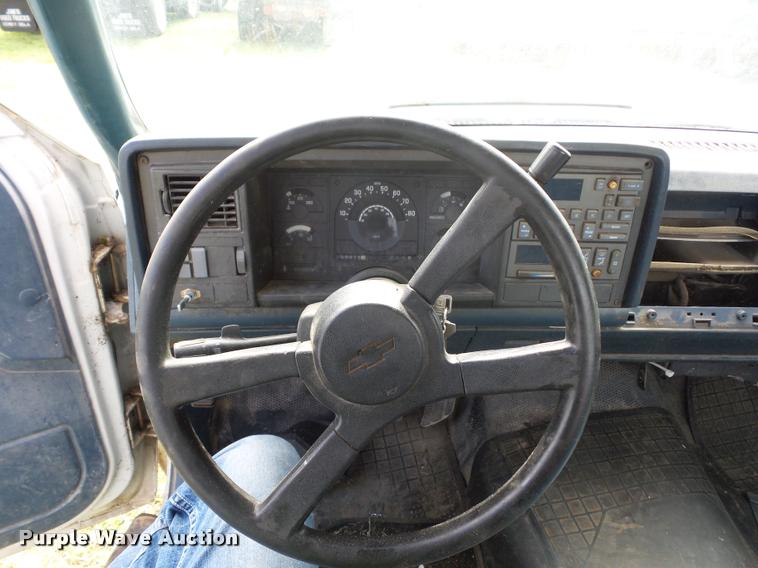 image for item L4428 1990 Chevrolet 1500 pickup truck