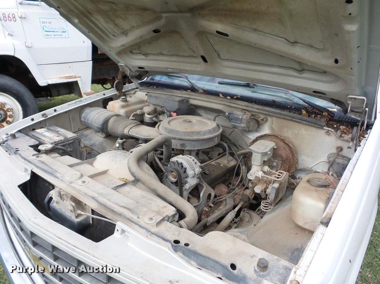 image for item L4428 1990 Chevrolet 1500 pickup truck