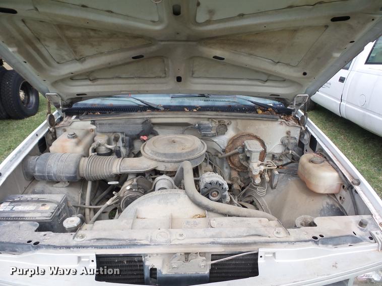 image for item L4428 1990 Chevrolet 1500 pickup truck