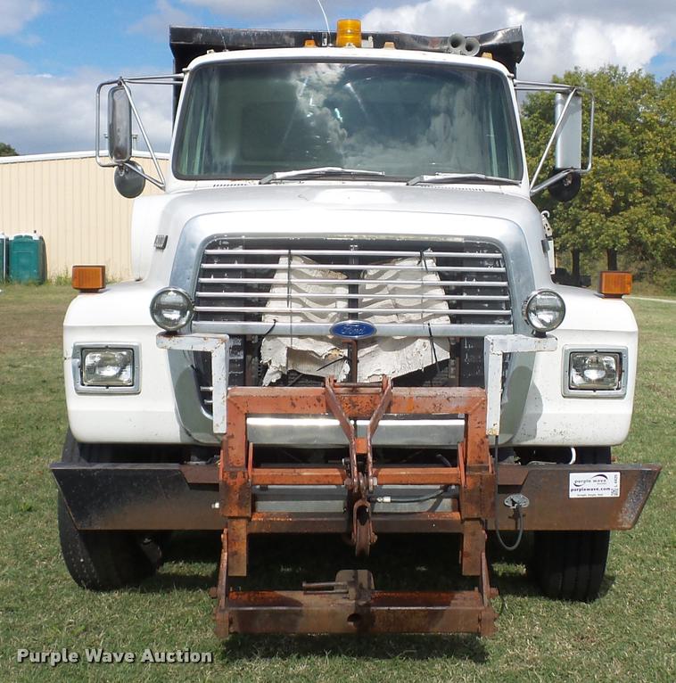 image for item L4429 1988 Ford L8000 dump truck