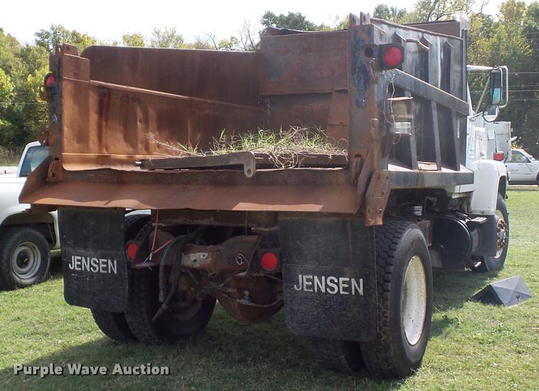 image for item L4429 1988 Ford L8000 dump truck