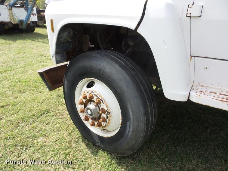 image for item L4429 1988 Ford L8000 dump truck